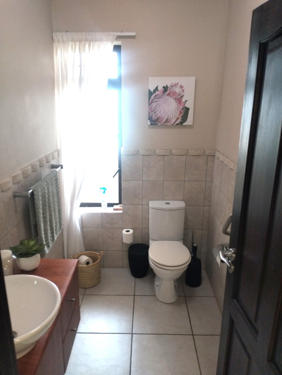 To Let 4 Bedroom Property for Rent in Outeniqua Strand Western Cape